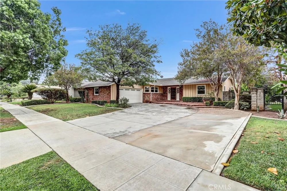 4450 Beechwood Riverside, CA 92506