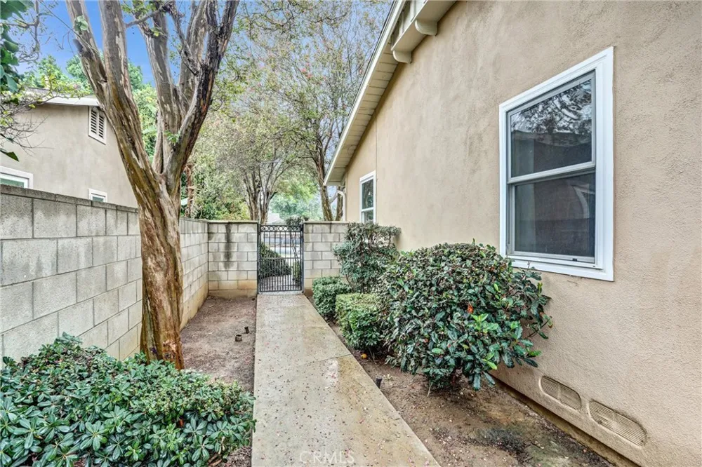 4450 Beechwood Riverside, CA 92506