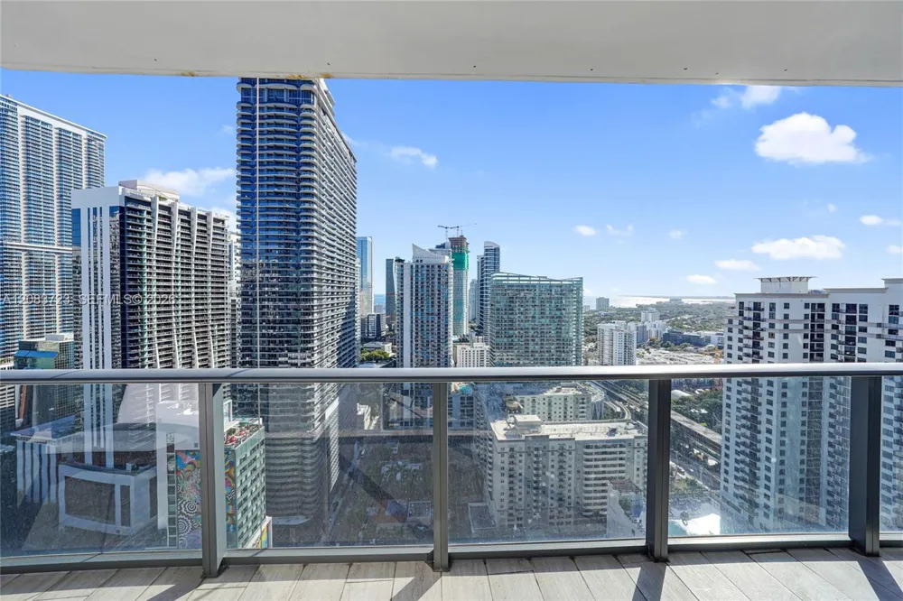 45 SW 9th St #3405 Miami, FL 33130