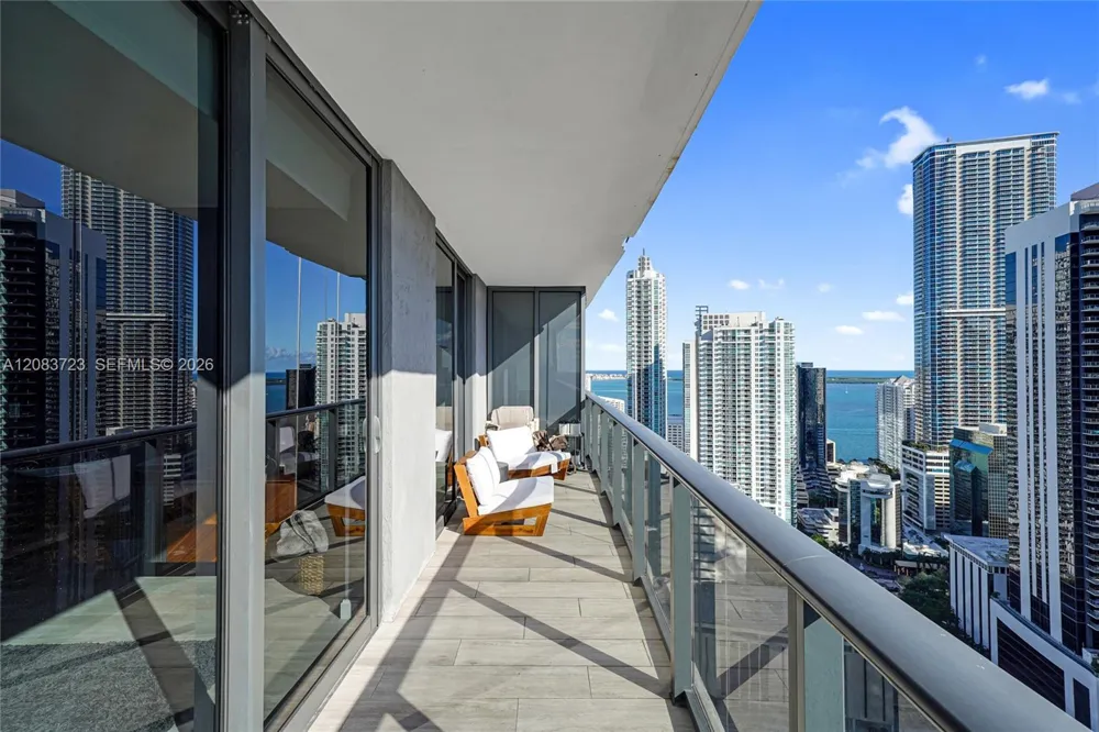 45 SW 9th St #3405 Miami, FL 33130