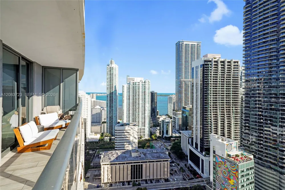 45 SW 9th St #3405 Miami, FL 33130