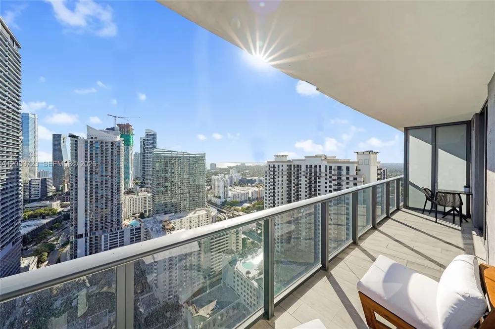 45 SW 9th St #3405 Miami, FL 33130