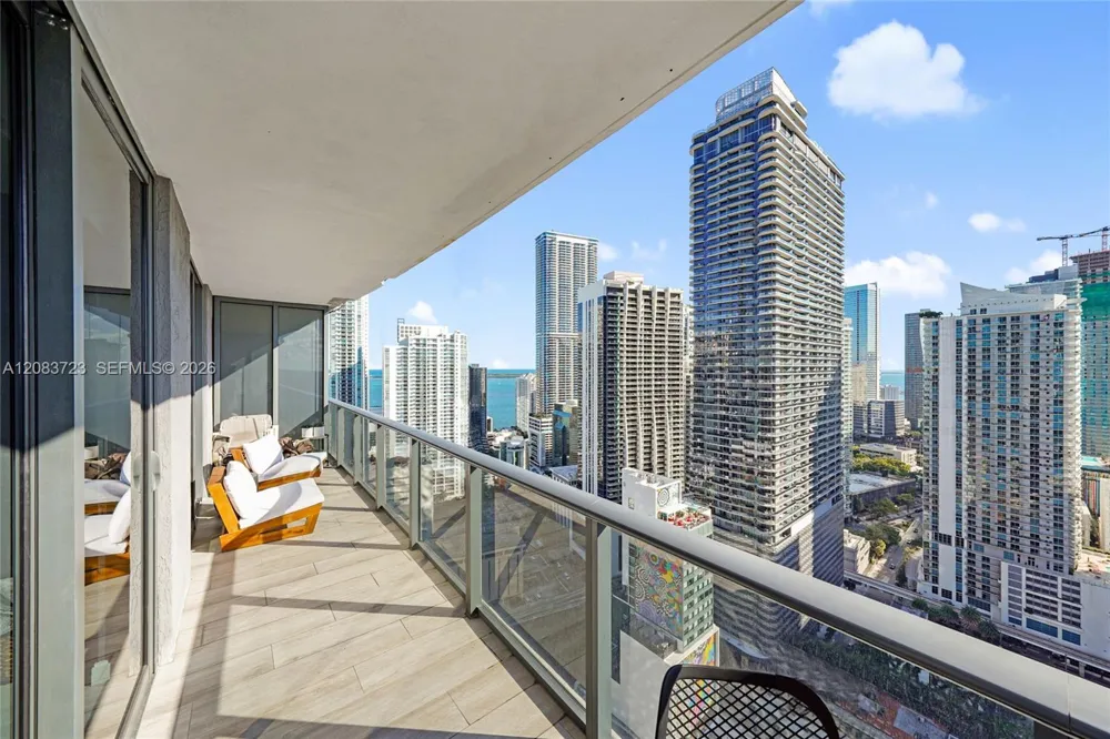 45 SW 9th St #3405 Miami, FL 33130
