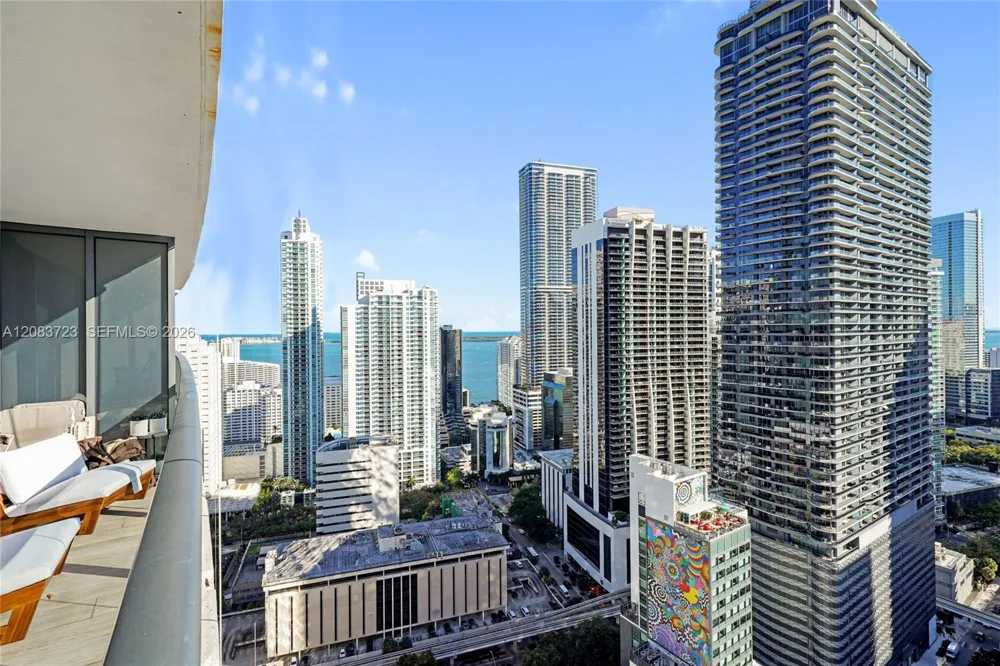 45 SW 9th St #3405 Miami, FL 33130