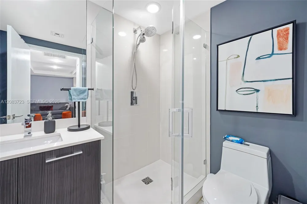 45 SW 9th St #3405 Miami, FL 33130
