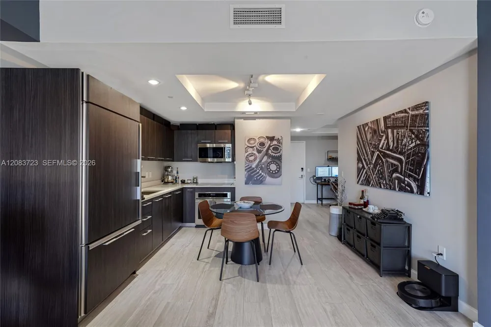 45 SW 9th St #3405 Miami, FL 33130