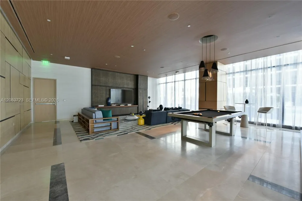 45 SW 9th St #3405 Miami, FL 33130