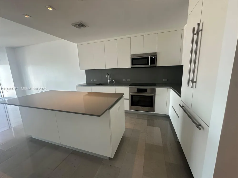 88 SW 7th St #2806 Miami, FL 33130
