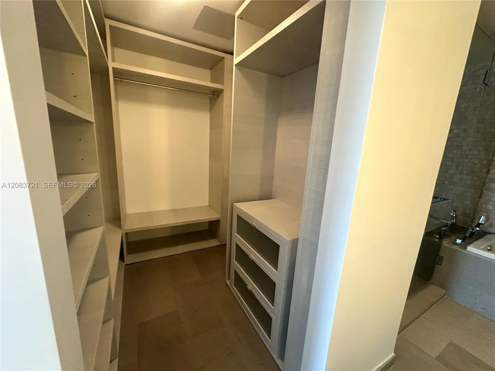 88 SW 7th St #2806 Miami, FL 33130