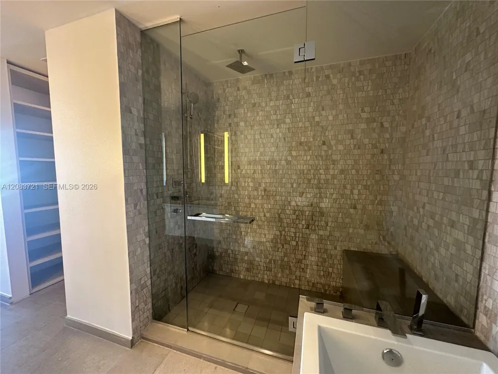 88 SW 7th St #2806 Miami, FL 33130