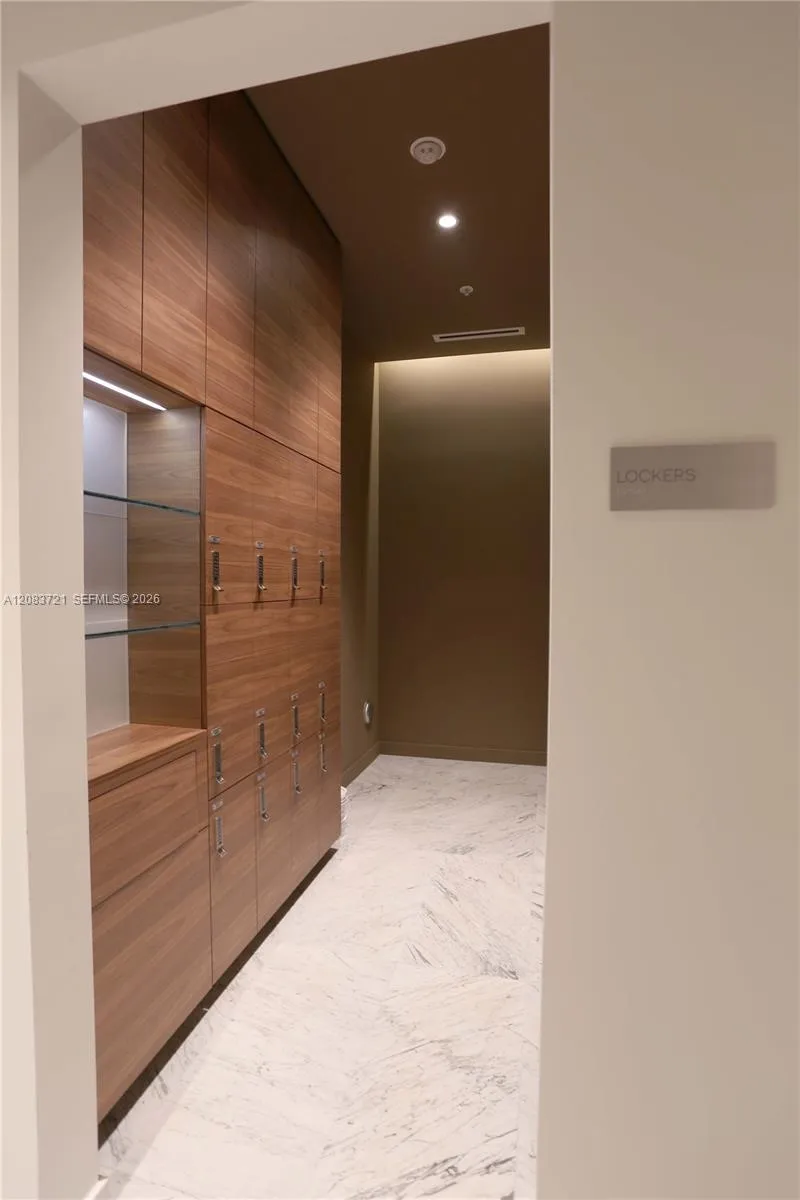 88 SW 7th St #2806 Miami, FL 33130