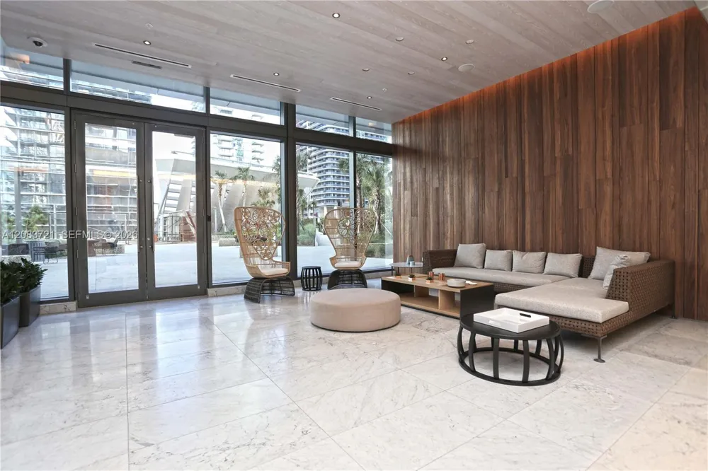 88 SW 7th St #2806 Miami, FL 33130