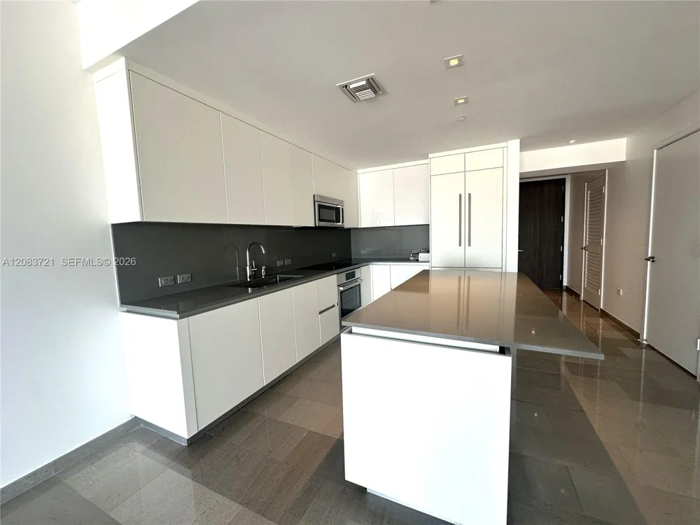 88 SW 7th St #2806 Miami, FL 33130