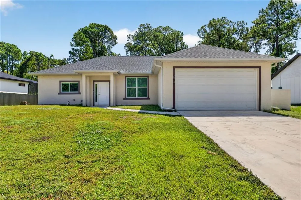 2010 Robert Avenue Alva, FL 33920