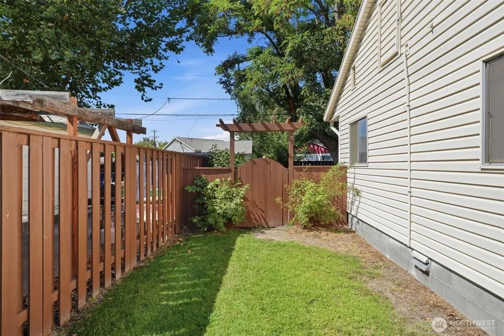 803 Smith Avenue Richland, WA 99352