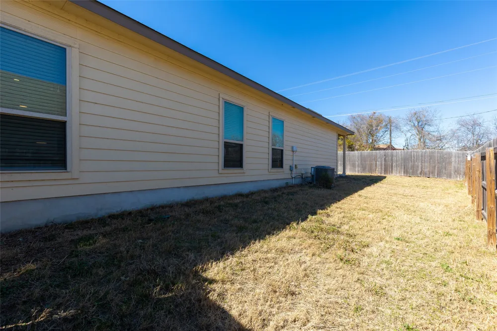 271 Joanne Loop Loop #B Buda, TX 78610