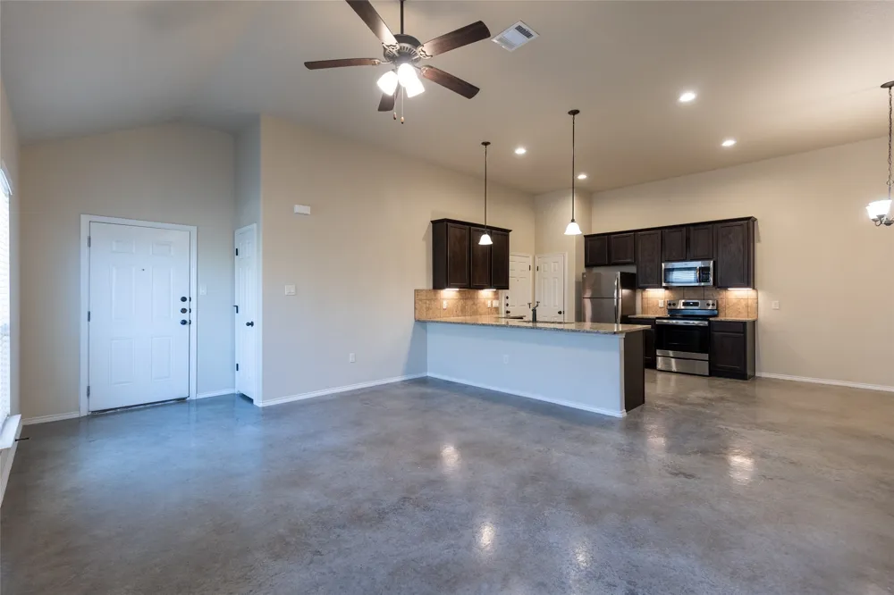 271 Joanne Loop Loop #B Buda, TX 78610