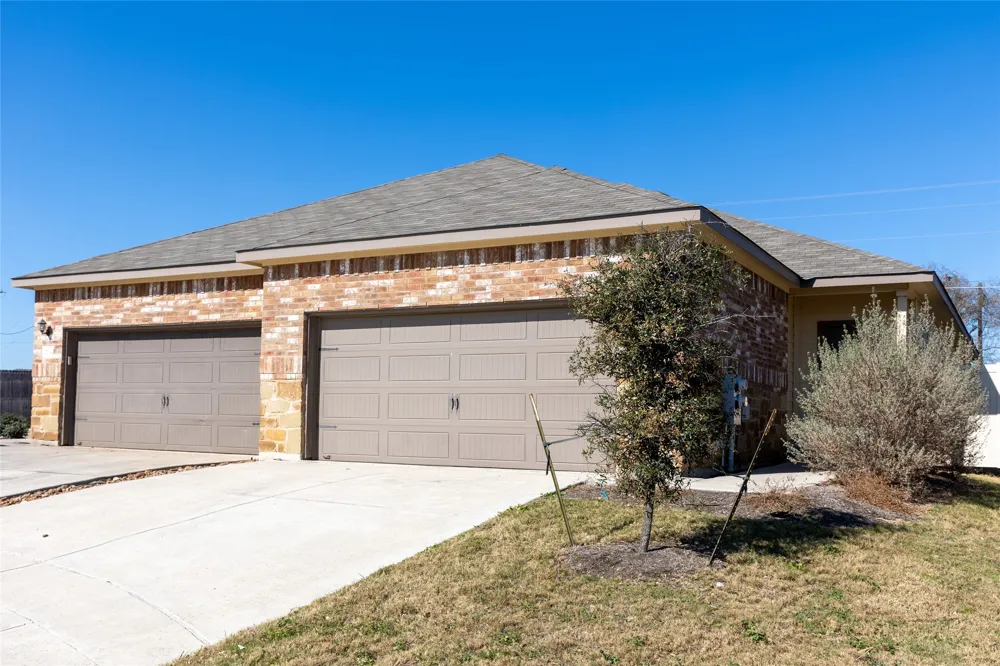 271 Joanne Loop Loop #B Buda, TX 78610