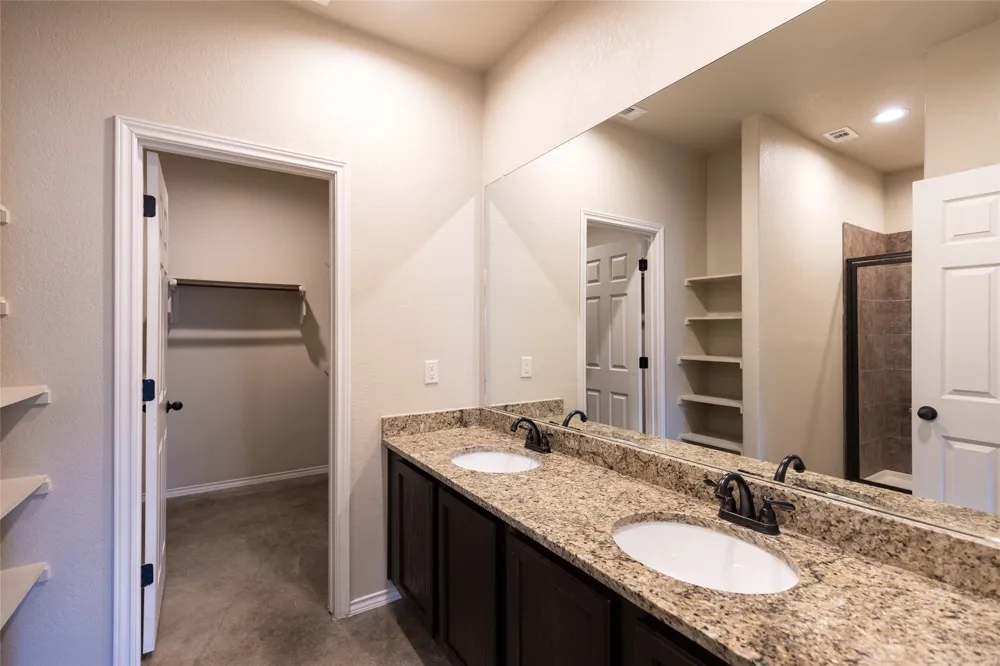 271 Joanne Loop Loop #B Buda, TX 78610