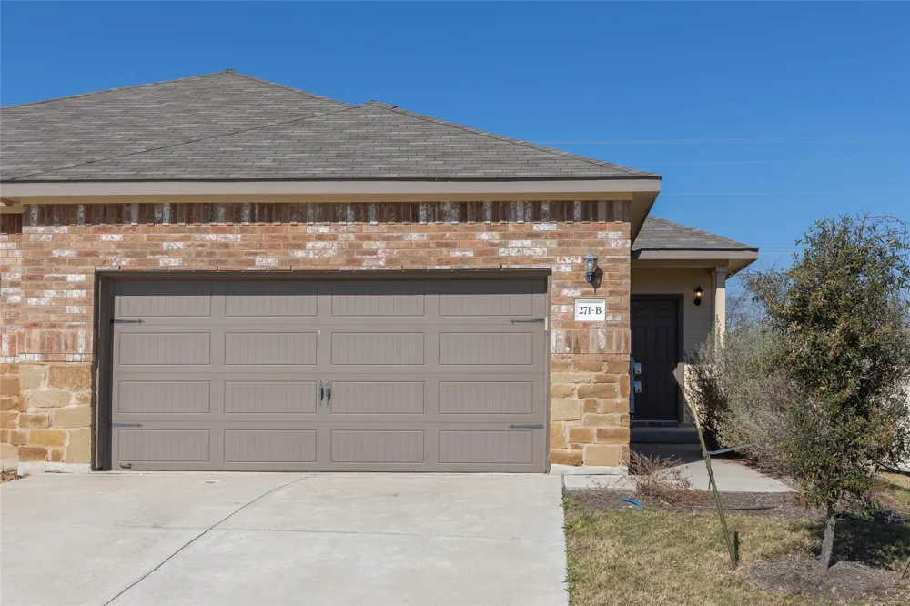 271 Joanne Loop Loop #B Buda, TX 78610
