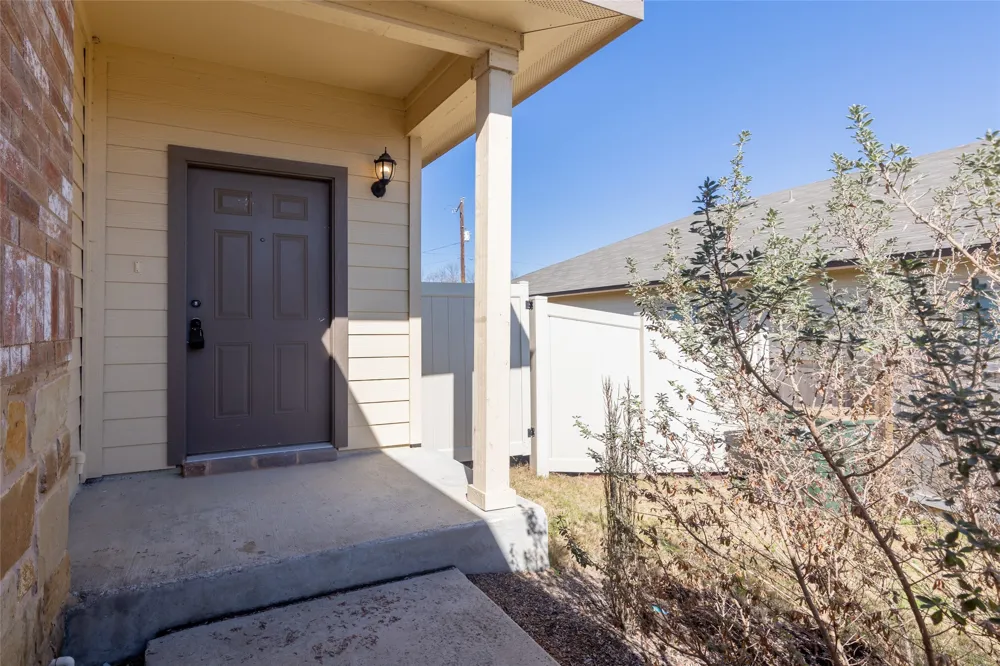 271 Joanne Loop Loop #B Buda, TX 78610