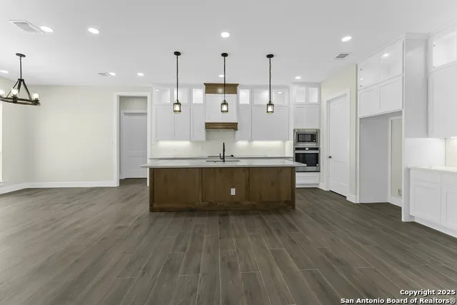 104 Estates La Vernia, TX 78121