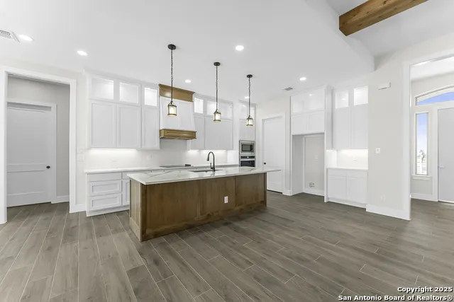 104 Estates La Vernia, TX 78121