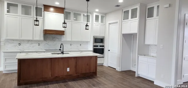 104 Estates La Vernia, TX 78121