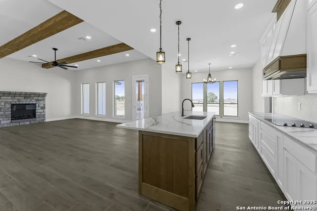 104 Estates La Vernia, TX 78121