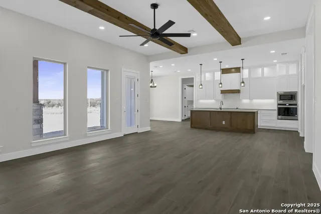 104 Estates La Vernia, TX 78121