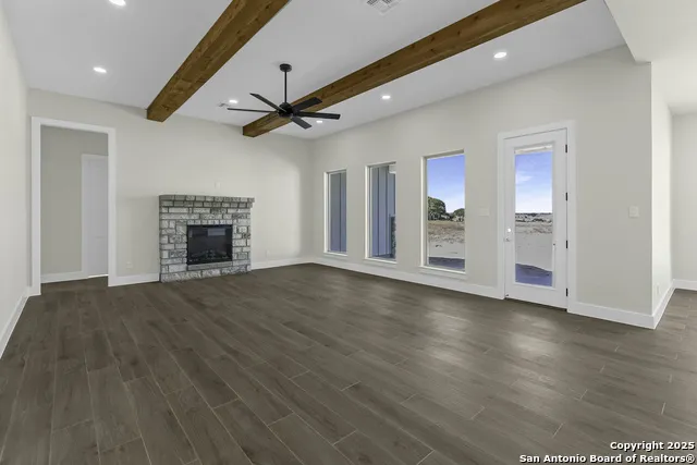 104 Estates La Vernia, TX 78121
