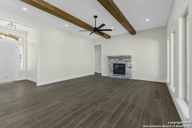 104 Estates La Vernia, TX 78121