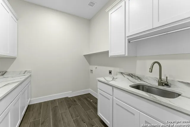 104 Estates La Vernia, TX 78121