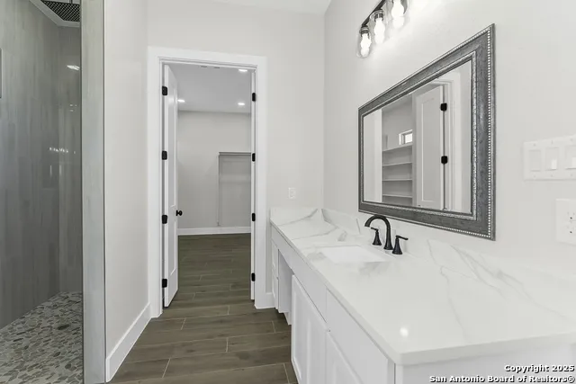104 Estates La Vernia, TX 78121