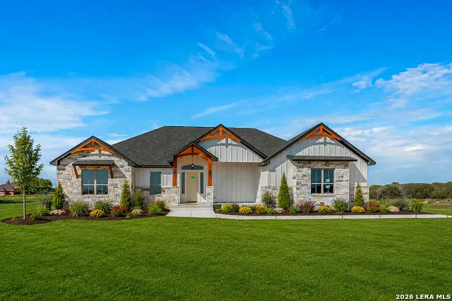 104 Estates La Vernia, TX 78121