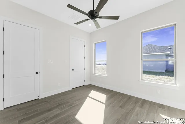 104 Estates La Vernia, TX 78121