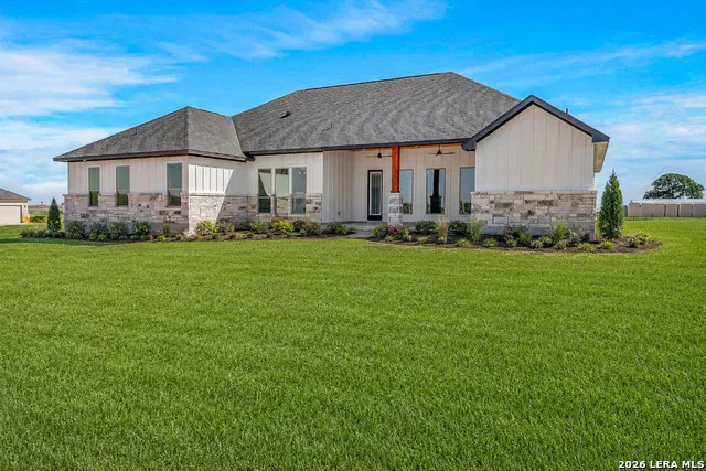 104 Estates La Vernia, TX 78121