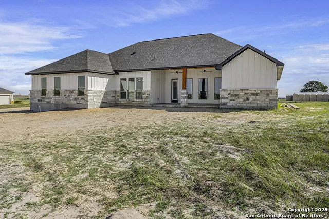104 Estates La Vernia, TX 78121