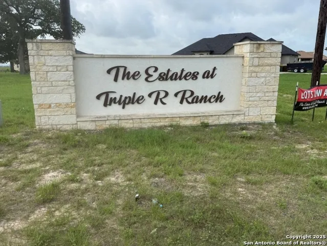 104 Estates La Vernia, TX 78121