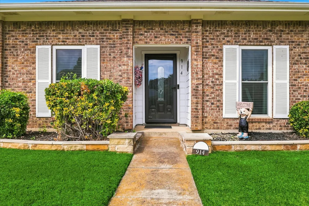 914 Reno Street Lewisville, TX 75077