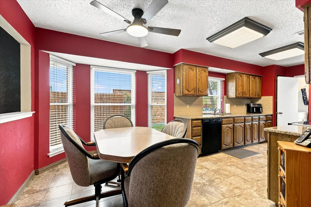 914 Reno Street Lewisville, TX 75077