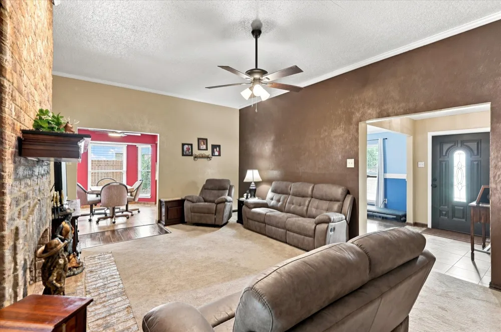 914 Reno Street Lewisville, TX 75077