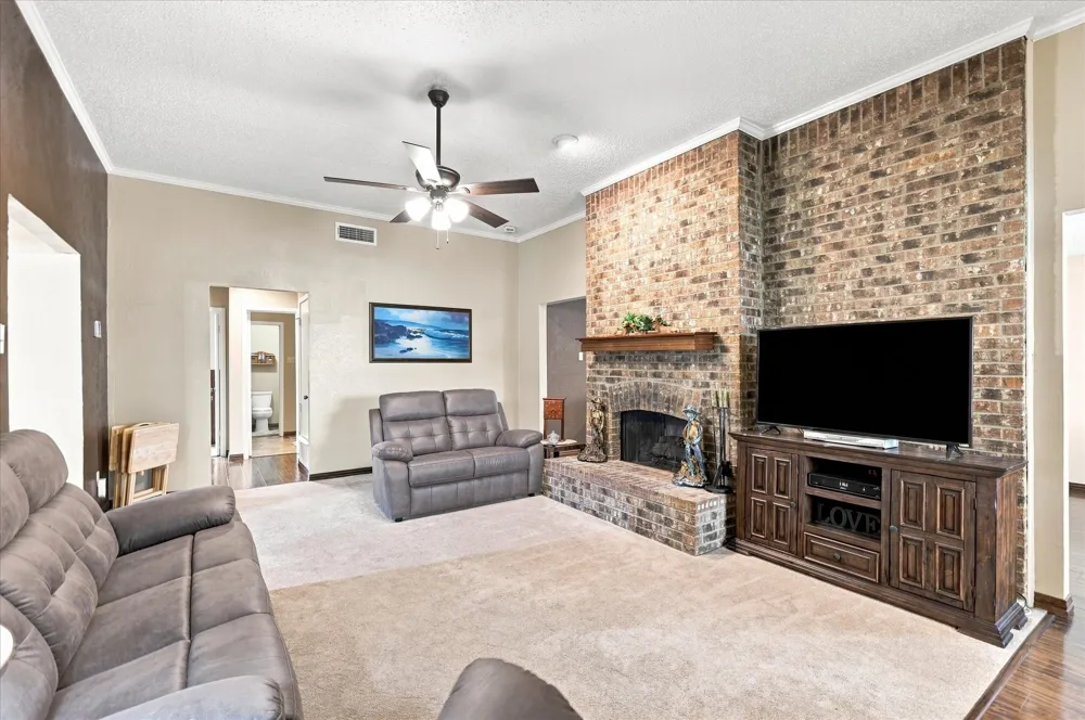 914 Reno Street Lewisville, TX 75077