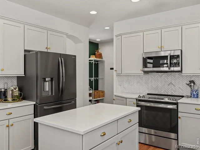 2215 Creekside Drive Longmont, CO 80504