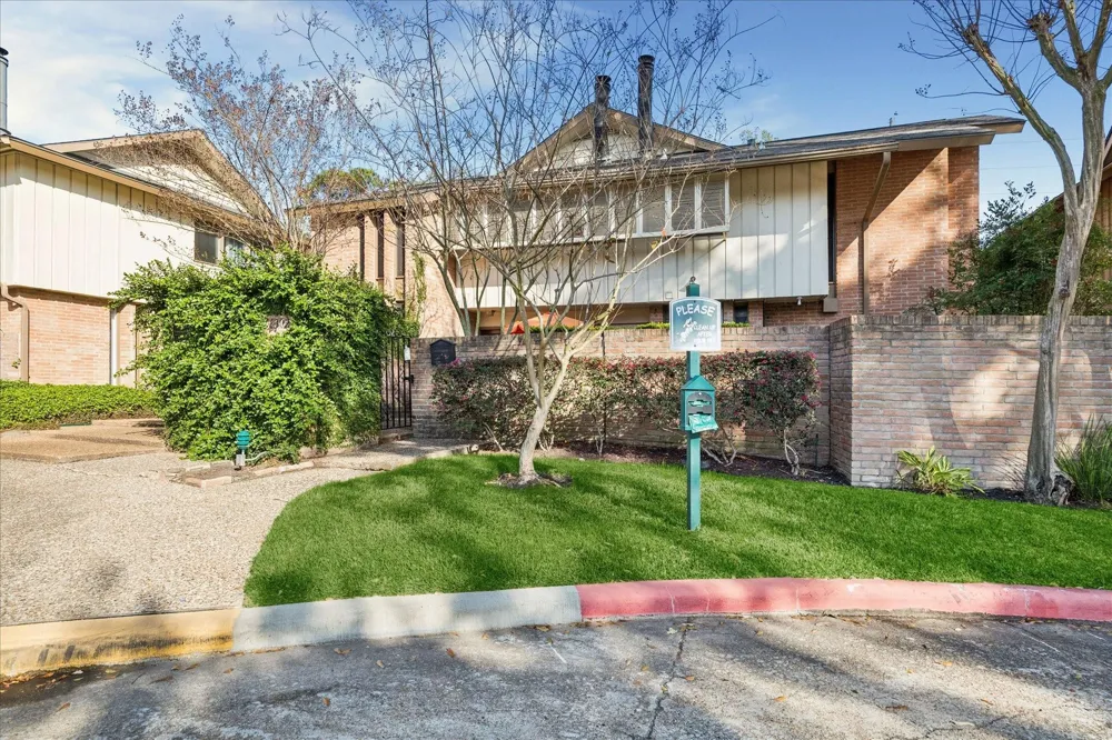 6304 Crab Orchard Road #6304 Houston, TX 77057