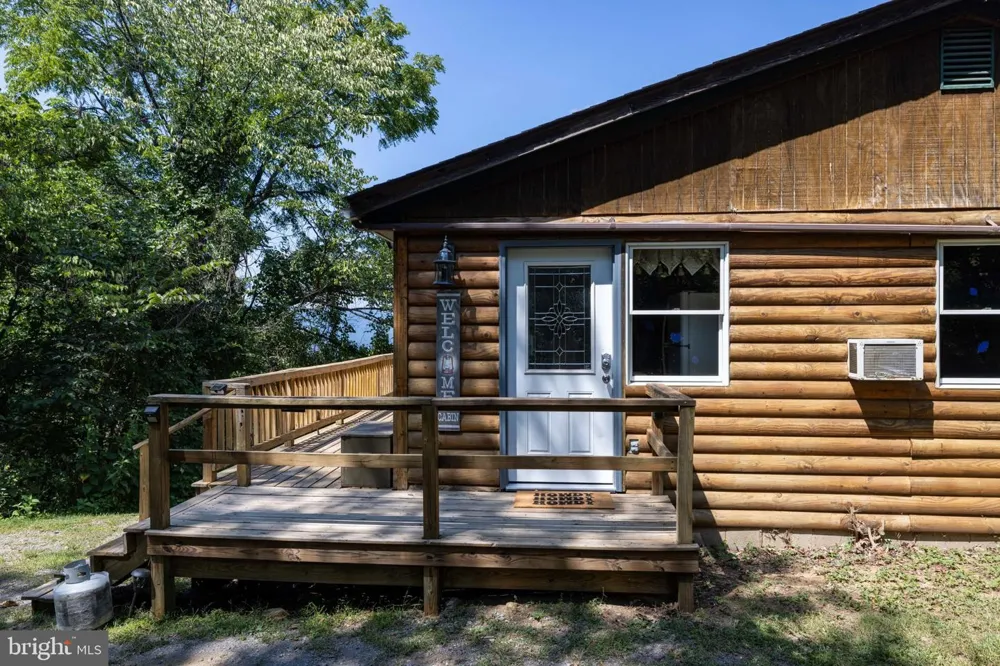 631 OVERLOOK DRIVE Rileyville, VA 22650