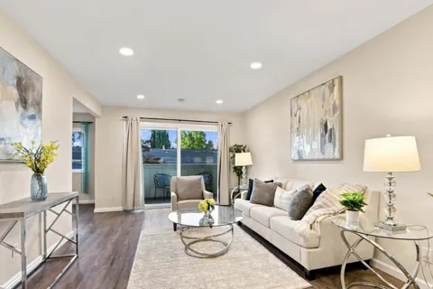 7100 Rainbow Drive #33