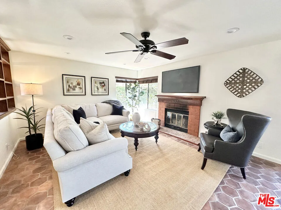 12419 Willow Hill Drive Moorpark, CA 93021