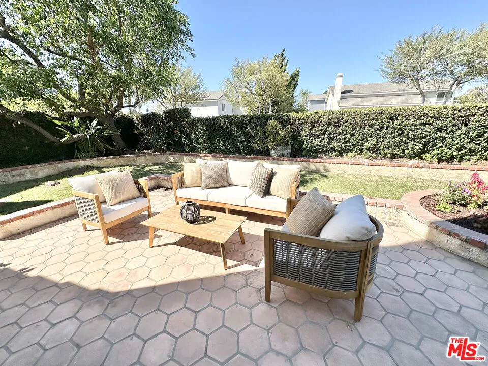 12419 Willow Hill Drive Moorpark, CA 93021