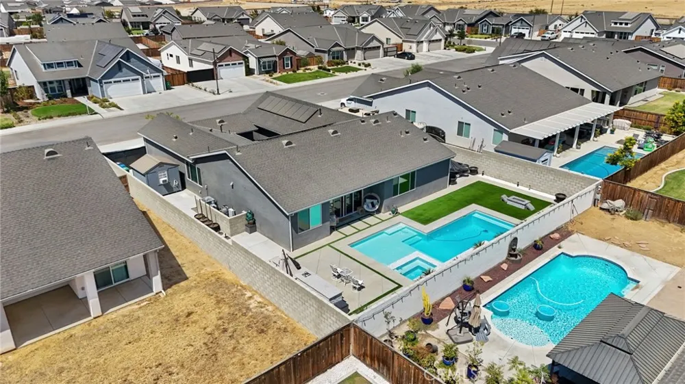 3204 Blue Creek Shafter, CA 93263